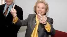 Middelvinger Nina � doodsteek beeldbewerking? � satire en de raad voor de Journalistiek